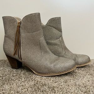 Joyfolie sparkly silver booties (size: 10)